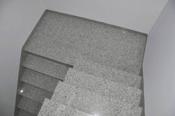 Bianco Sardo granit na schody od PSGranit 2