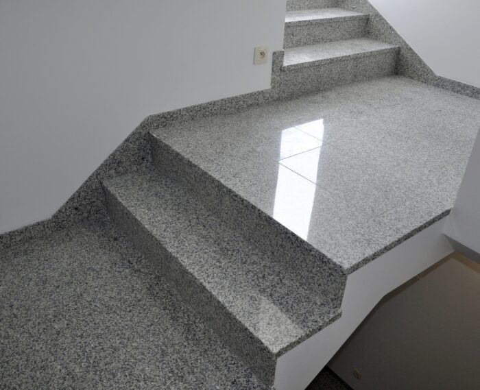 Bianco Sardo granit na schody od PSGranit