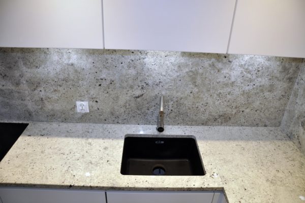 Blat kuchenny z granitu Colonial White