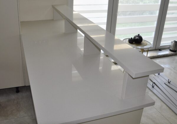 Crystal White konglomerat kwarcowy PSGRANIT Gdynia