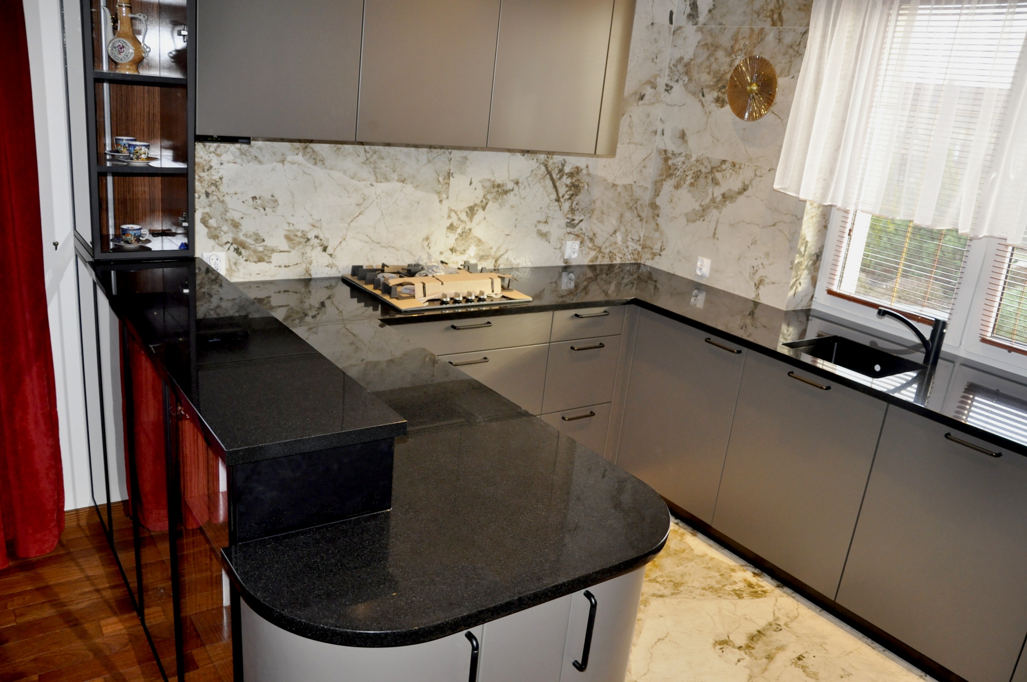 Warangal Black - czarny granit na blaty kuchenne