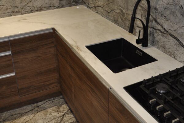 Spiek kwarcowy Calacatta Bianco Oro