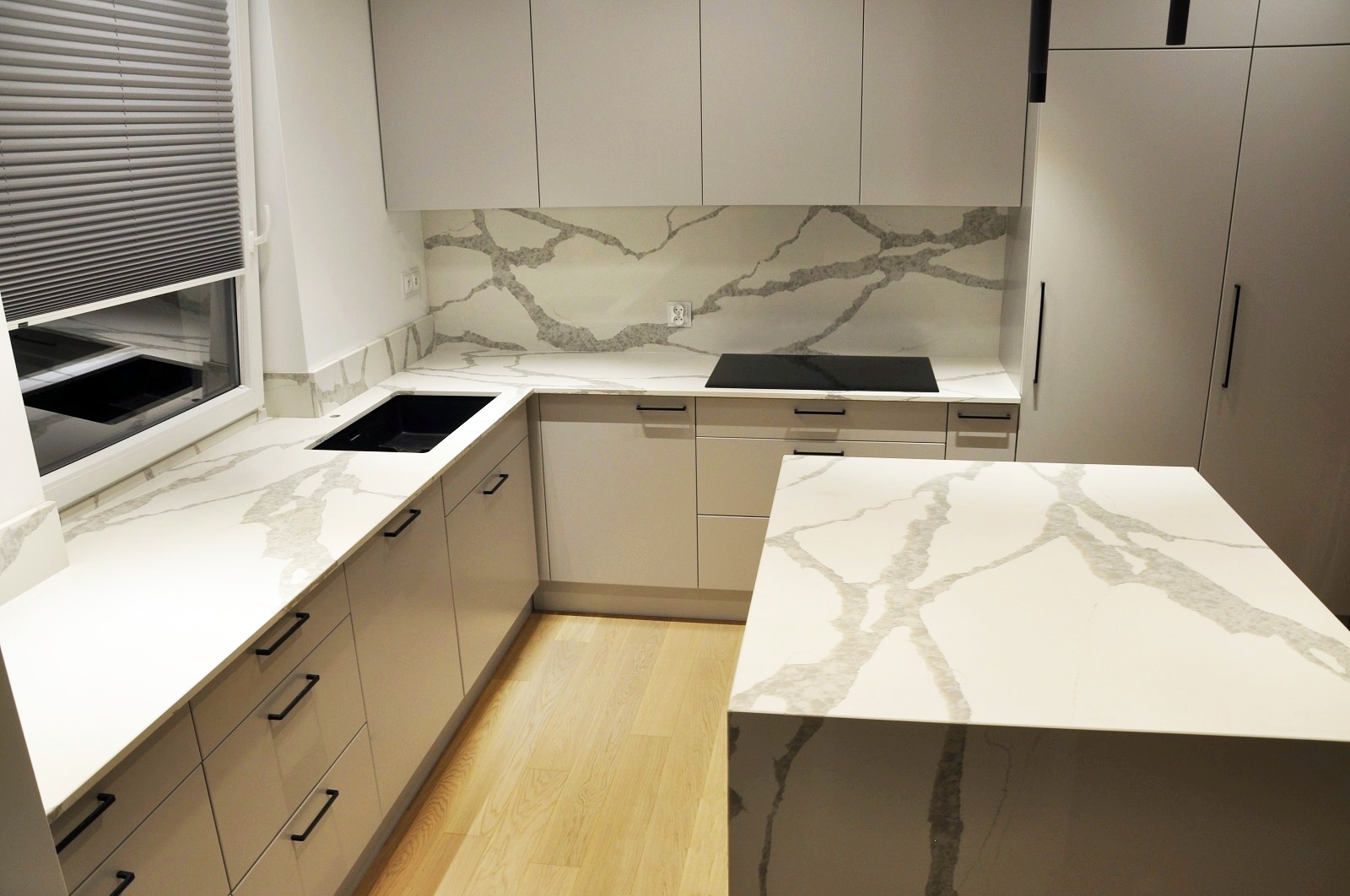 Calacatta Classico 2cm PSGranit gierunek płyta na równo z blatem