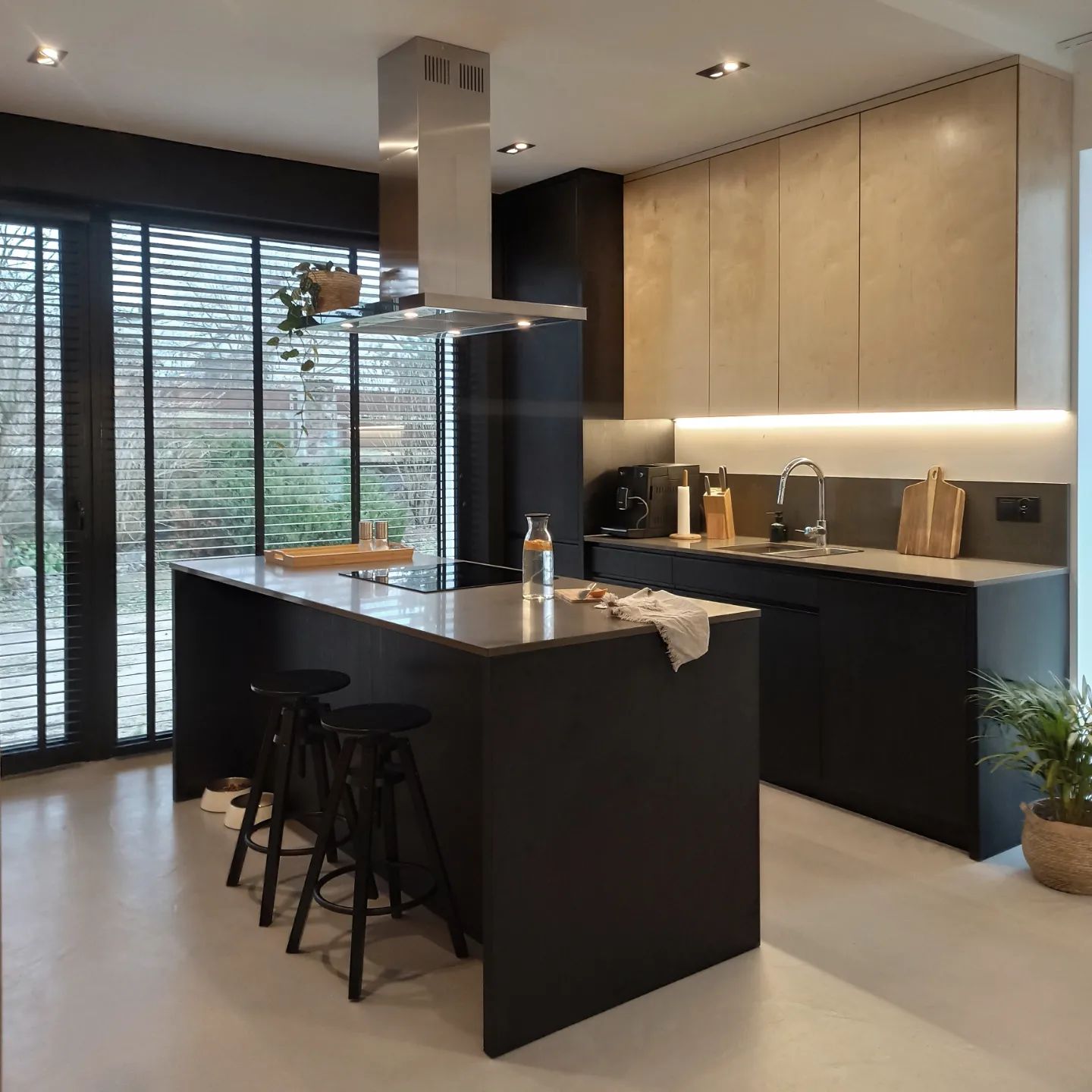 Grafitowy konglomerat kwarcowy Pepper Grey PSGRANIT Gdynia Kuchnia
