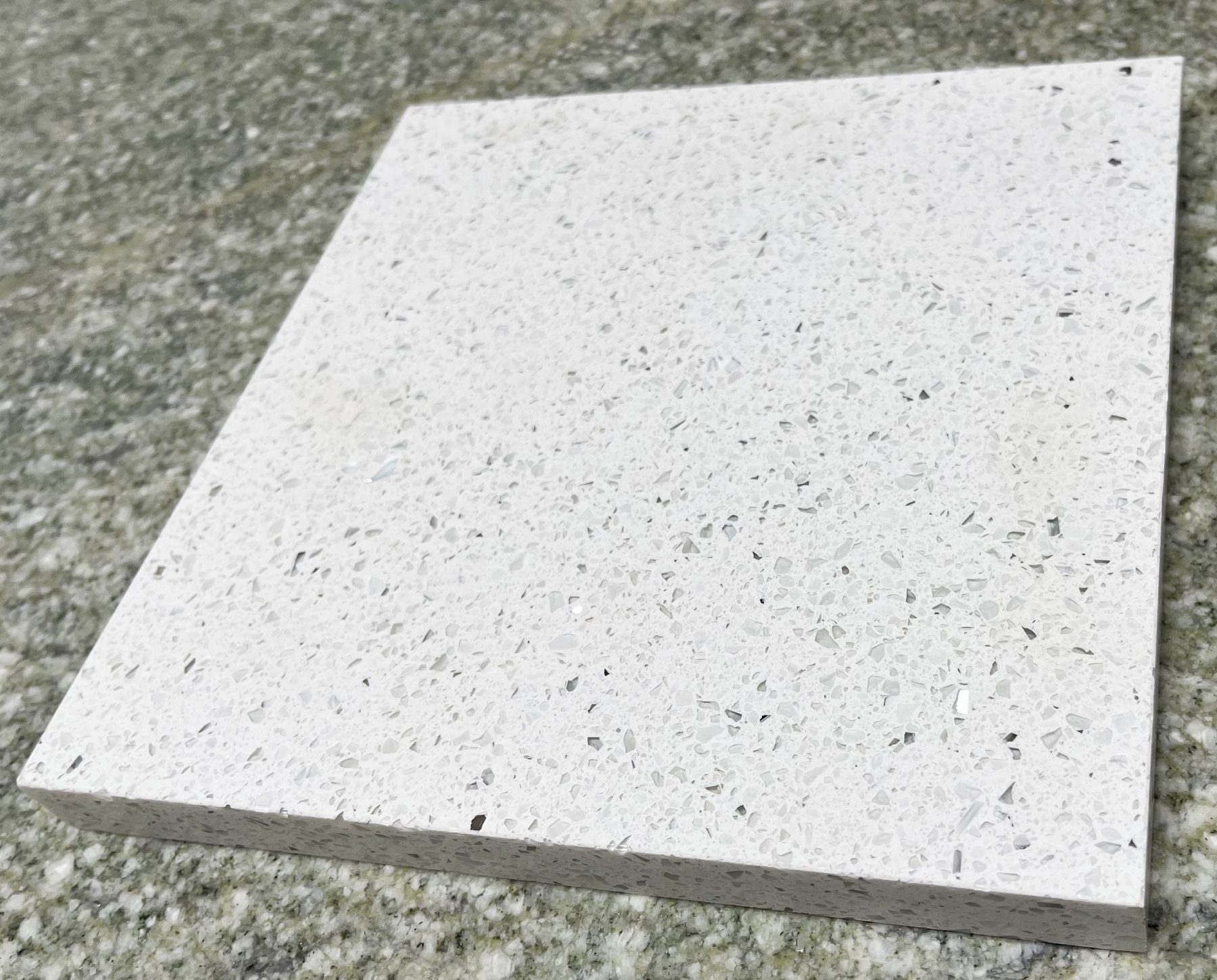 White Sparkle lastryko terrazzo
